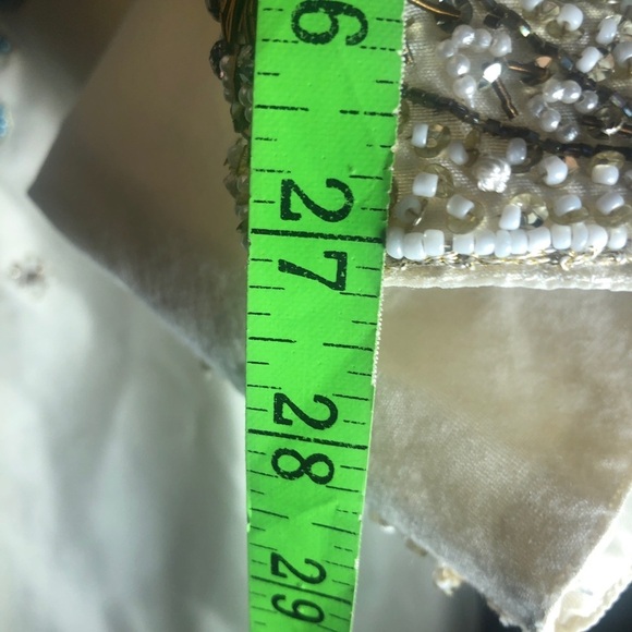 - Mens White Embellished Kurta with Pants - Picture 5 of 11